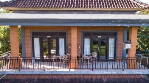 Adi Santia Bungalows0