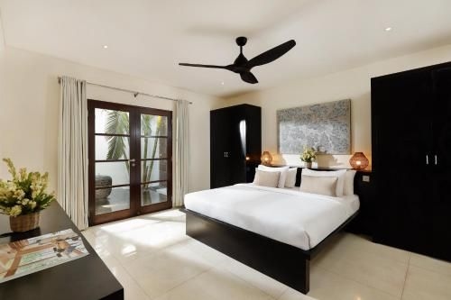 Black Beach Villa - Absolute Beachfront 2