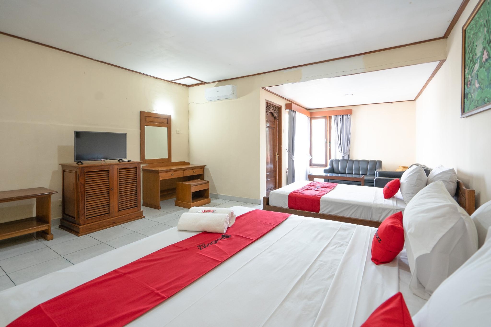 RedDoorz Plus @ Mahajaya Hotel Denpasar3