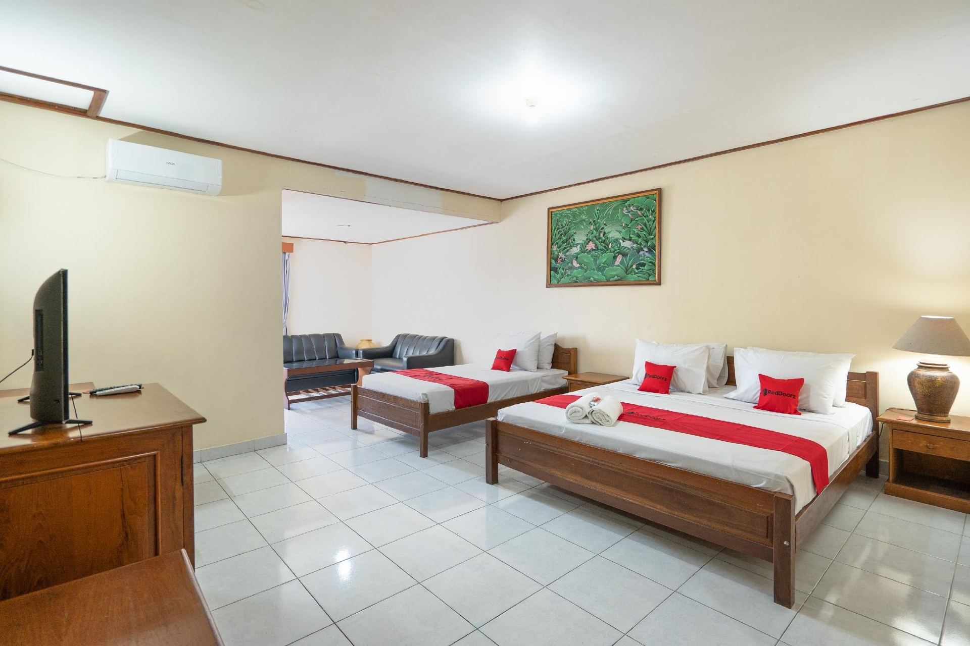 RedDoorz Plus @ Mahajaya Hotel Denpasar4
