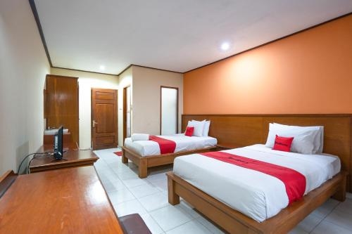 RedDoorz Plus @ Mahajaya Hotel Denpasar1
