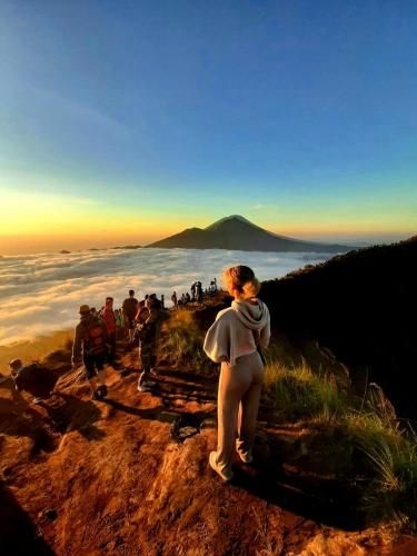 Volcano Lake View0