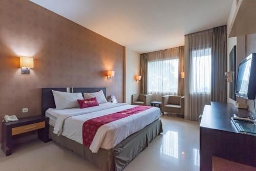 RedDoorz Premium near Paris Van Java Mall2