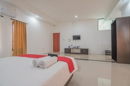 RedDoorz near Jatinangor Town Square4