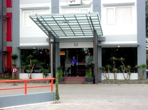 Wirton Dago Hotel1