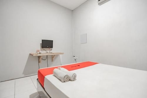 RedDoorz near Exit Toll Pasteur 43