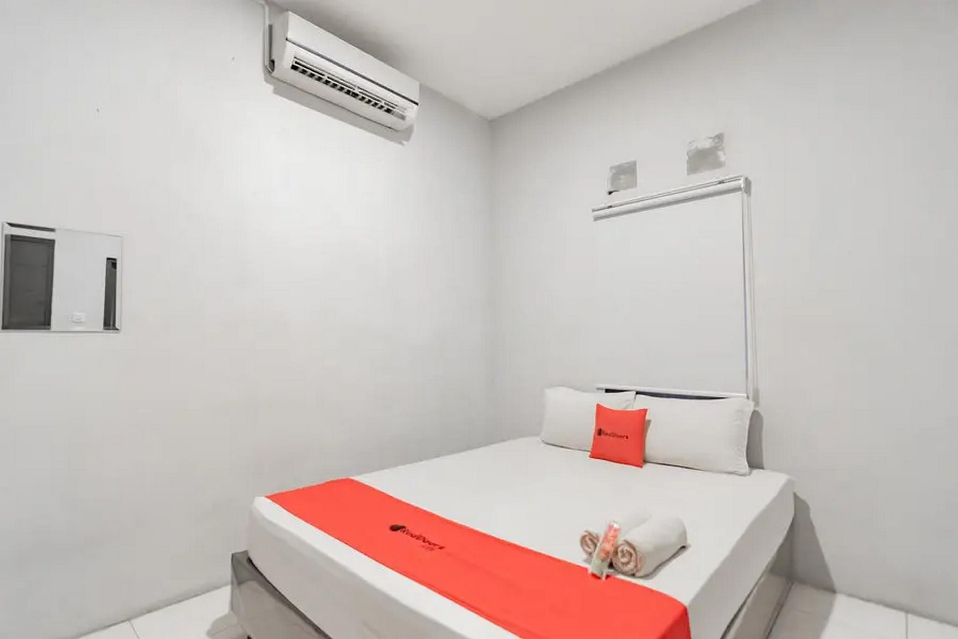 RedDoorz near Exit Toll Pasteur 42