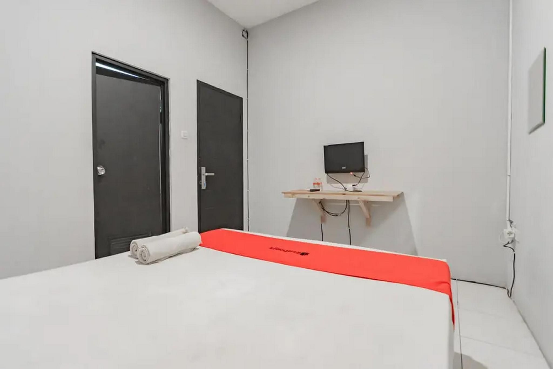 RedDoorz near Exit Toll Pasteur 41