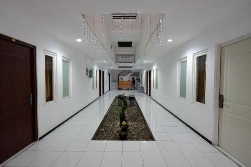 RedDoorz near Plaza Simpang Lima4