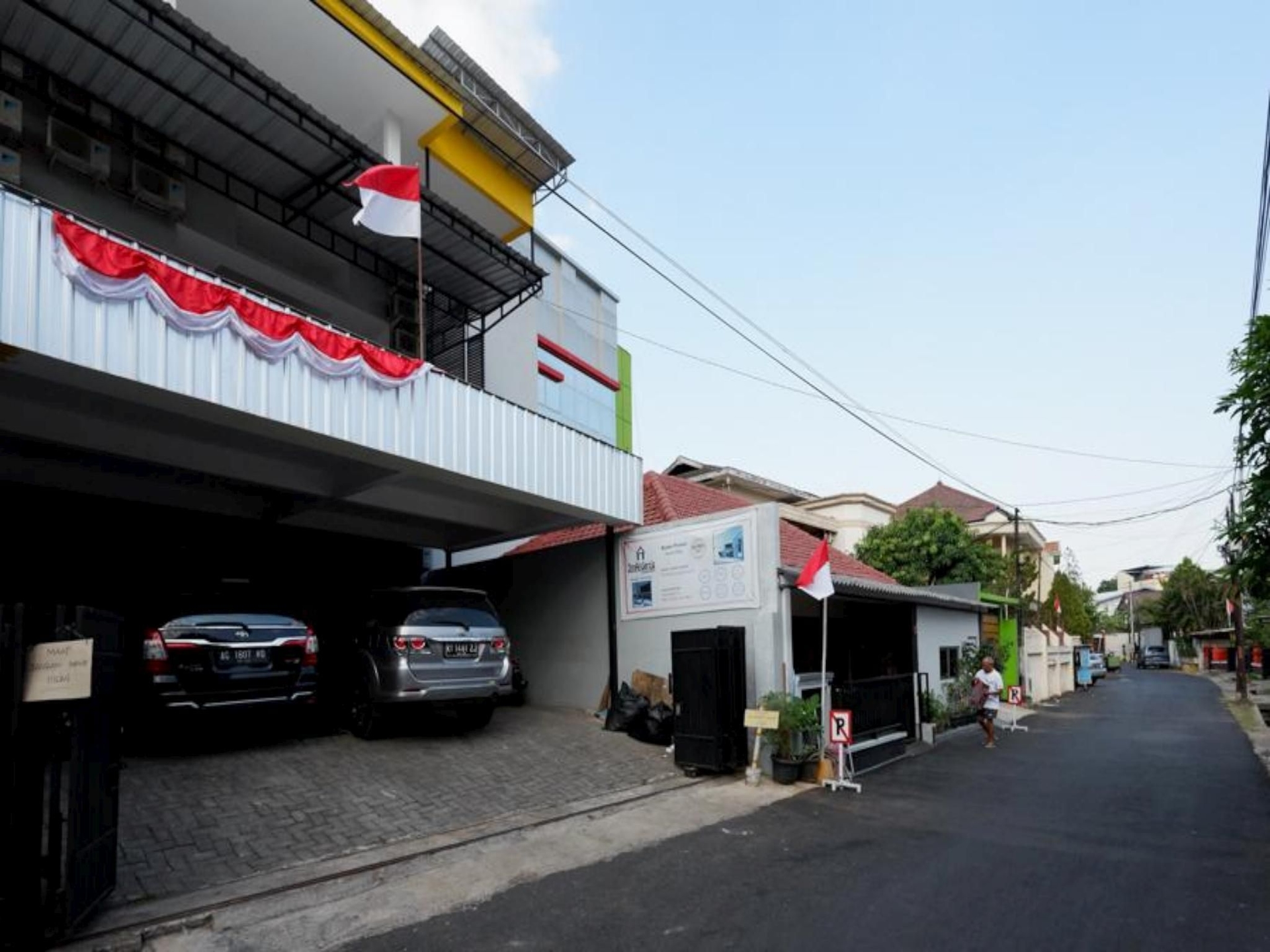 RedDoorz near Plaza Simpang Lima3