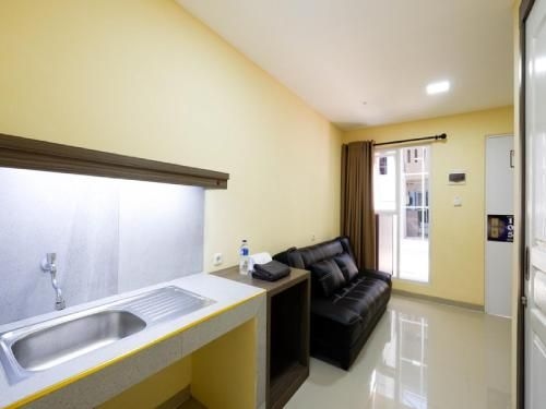 RedDoorz Plus near Paragon Mall Semarang4