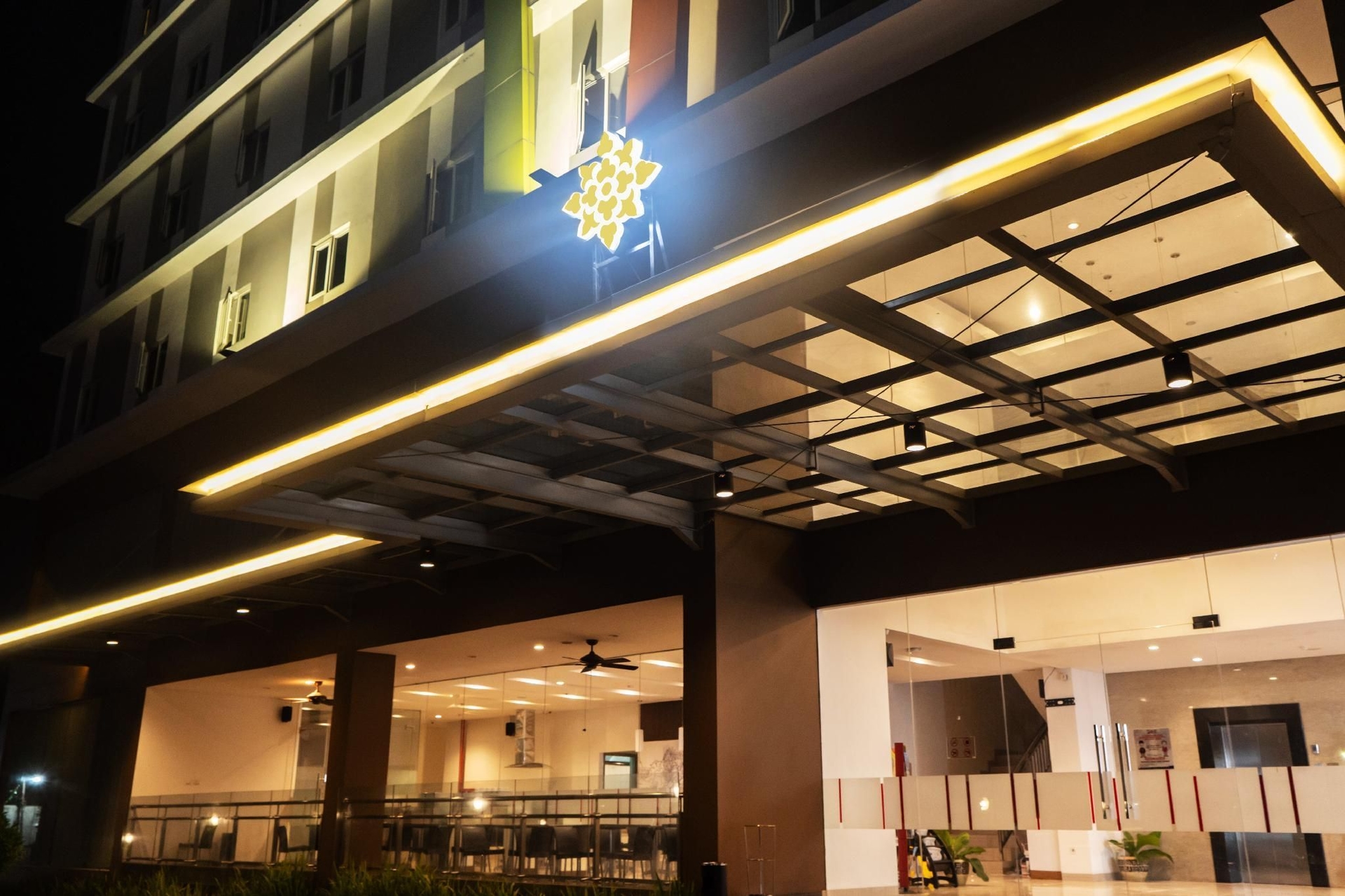 ลินน์ โฮเทล เซรัง (Lynn Hotel Serang)0