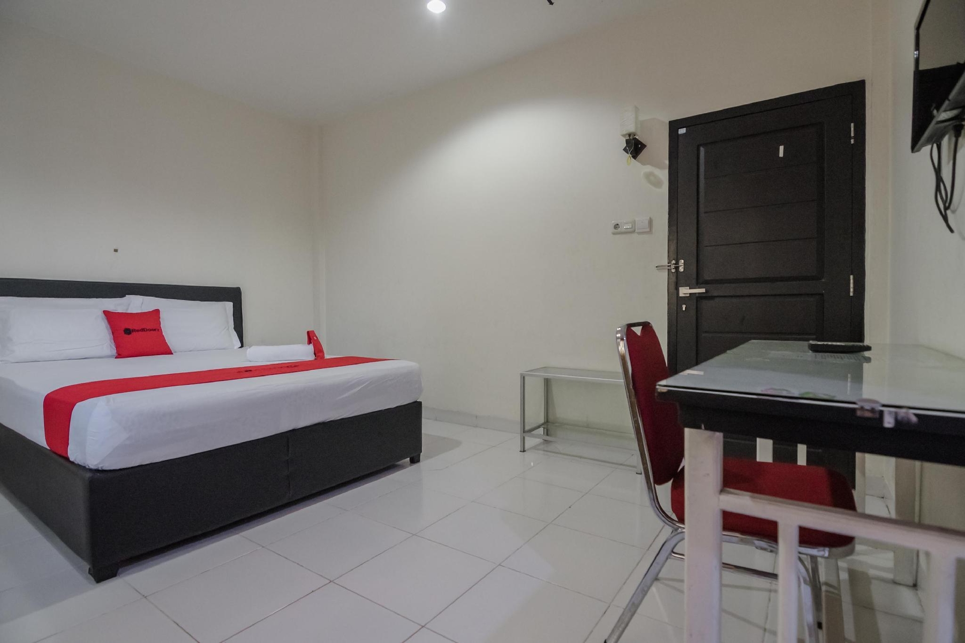 RedDoorz Syariah near Jamtos Jambi4