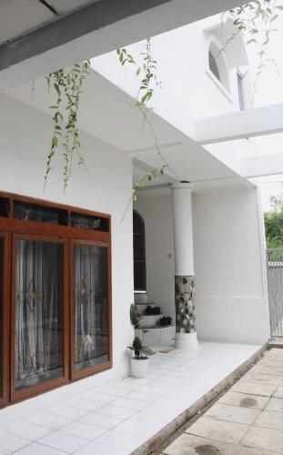 เรดดอร์ซ เนียร์ เอ็กซิตโทล ตานะฮ์บารู โบโกร์ (RedDoorz near Exit Toll Tanah Baru Bogor)0