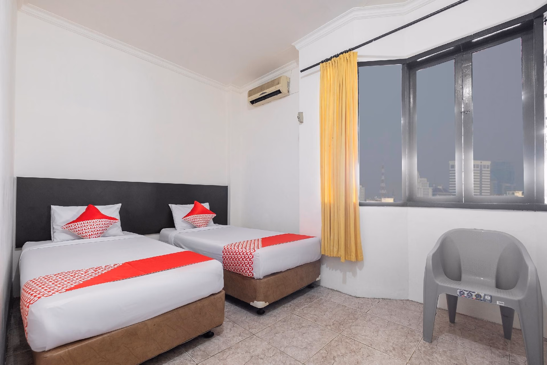 Super OYO 2704 Hotel Transit 22