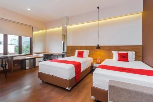 RedDoorz Plus @ CBD Bintaro4