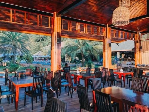 Phi Phi Andaman Beach Resort4