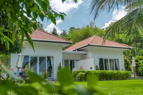 The Hawk's Nest Resort0