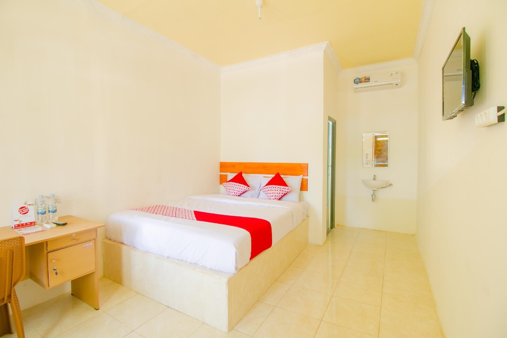 OYO 921 Hotel Ratu Pantai2