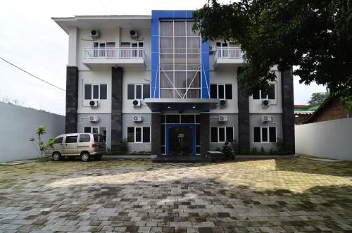 เรดดอร์ซ เนียร์ มิวเซียม เกราตอน สุราการ์ตา (RedDoorz near Museum Keraton Surakarta)3