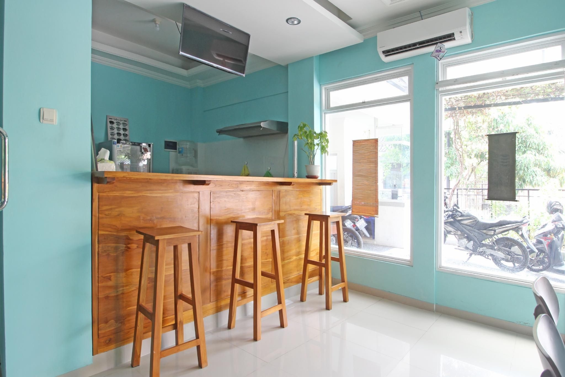 RedDoorz near Solo Balapan Station0