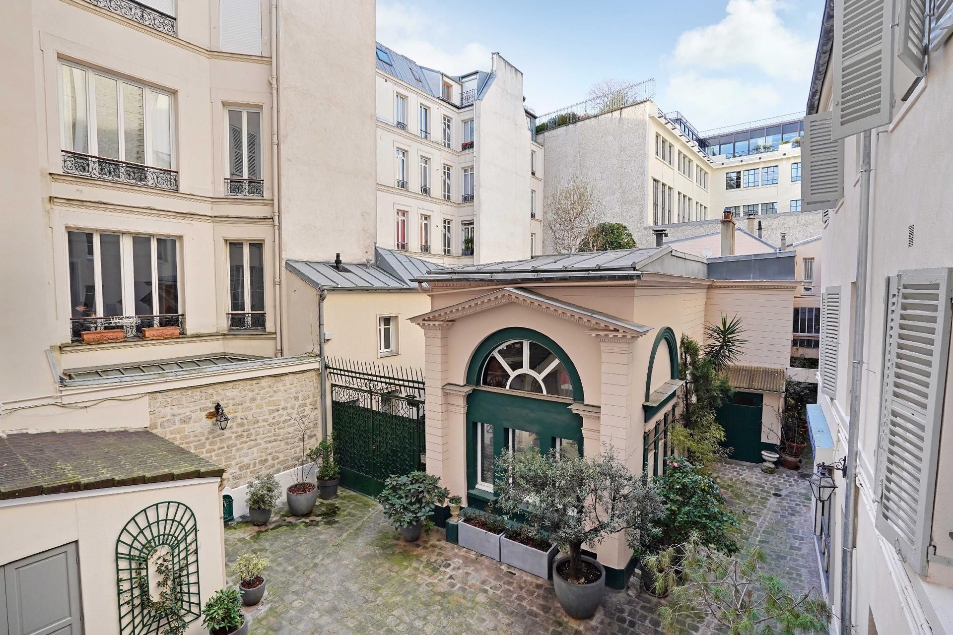 อพาร์ตเมนต์สไตล์โมเดิร์น แชมป์-เอลิเซ่ส์ - แซงต์-ออเนอเร่ (Modern Apartment Champs-Elysees - Saint Honore)0