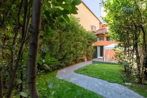 Isaia Garden BolognaRooms3