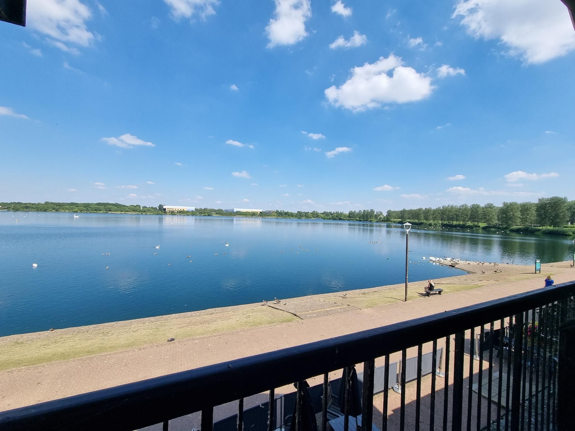 โรงแรมวิลเลน ลอดจ์ (Willen Lodge Hotel)1