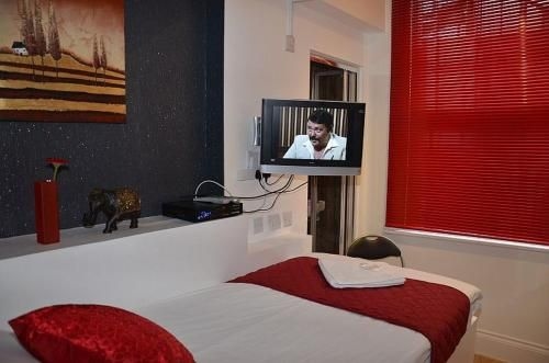 ไฮด์ พาร์ก อพาร์ตเมนต์ส (Hyde Park Appartments)3
