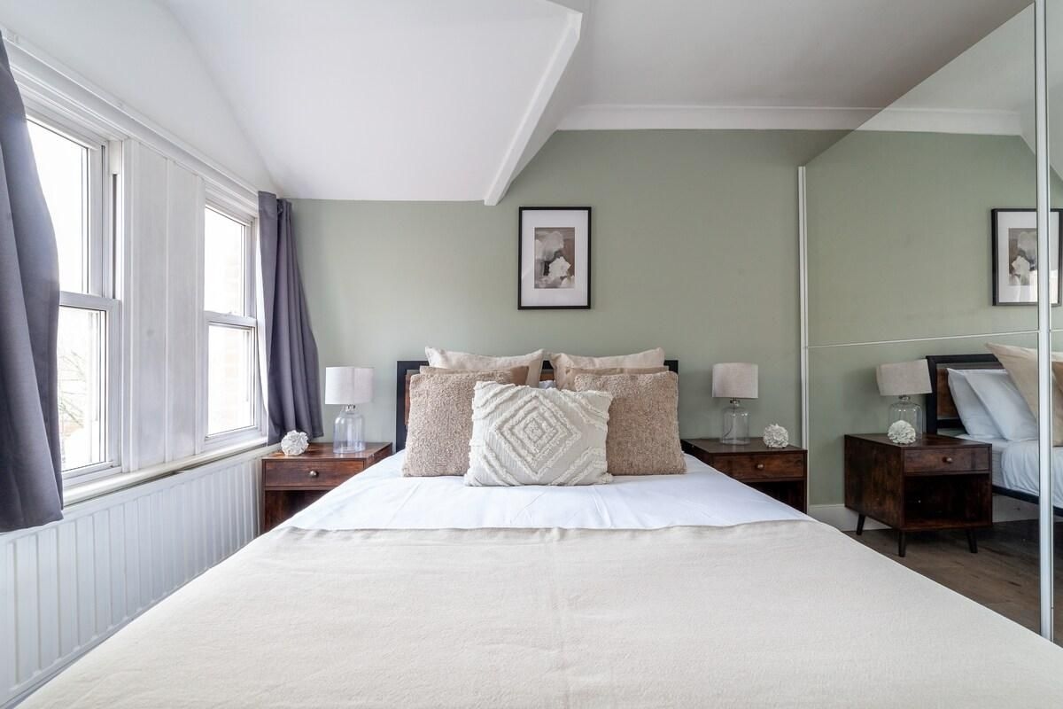 อพาร์ตเมนต์ 3 ห้องนอน 2 ห้องน้ำส่วนตัว ขนาด 112 ตร.ม. – แลมเบธ (The Nine Elms Collection)3