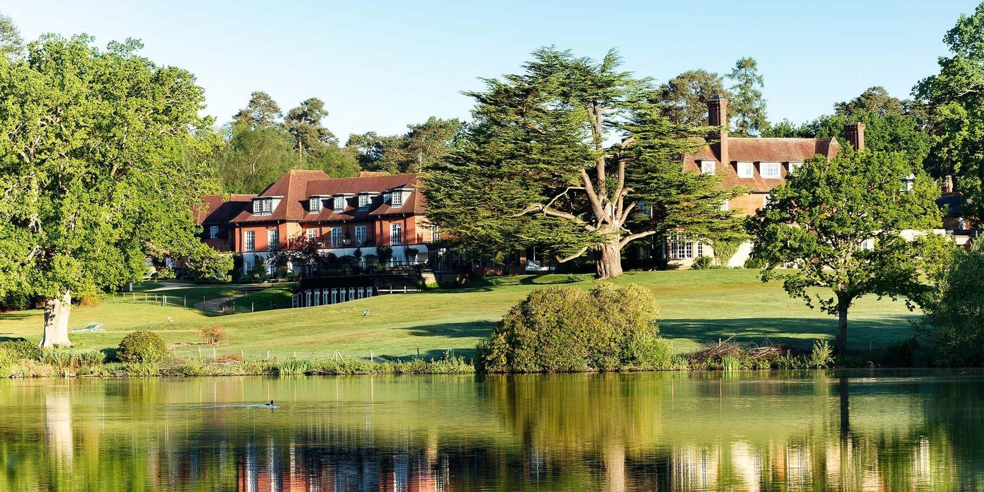 โรงแรม แชมป์นียส์ ฟอเรสต์ เมเรอ (Champneys Forest Mere Hotel)0