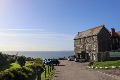 Housel Bay Hotel0