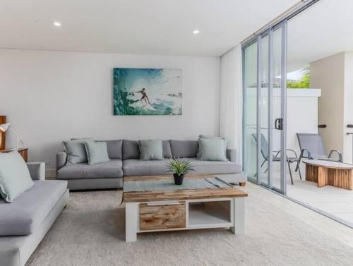 Serene Seaside Retreat - Santai 2032
