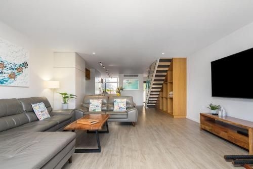 James Cook Apartments - renovated beachside pad2