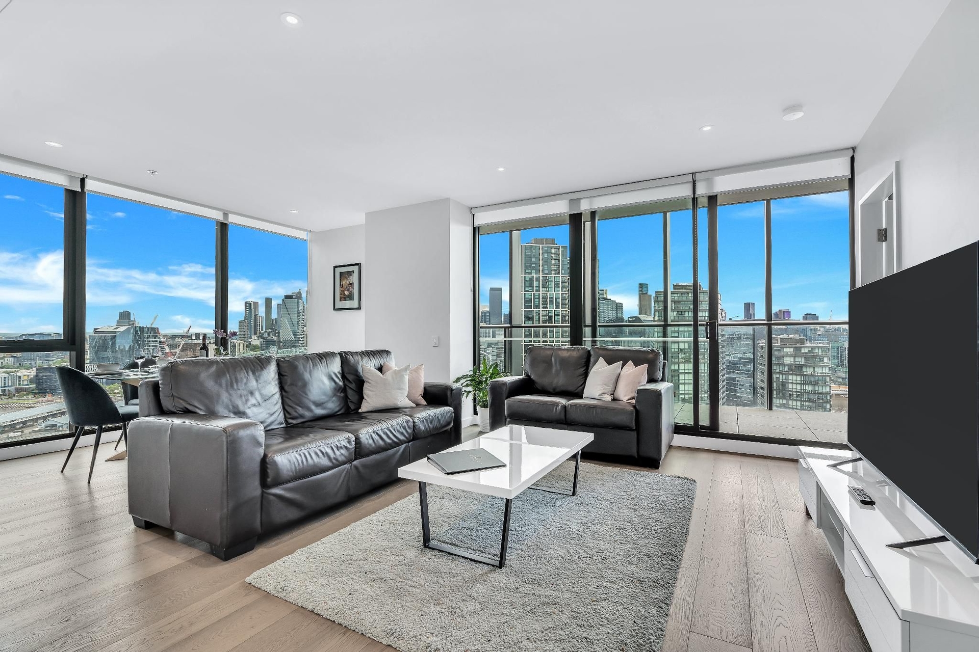 Melbourne Lifestyle Apartments - Best Views on Collins2