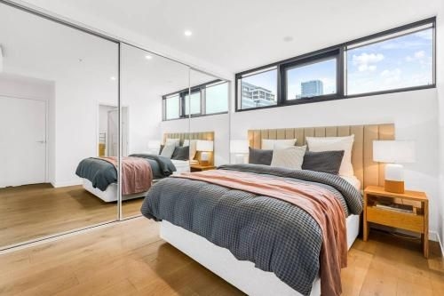 StayAU Luxurious Penthouse 3BR Panoramic Views2