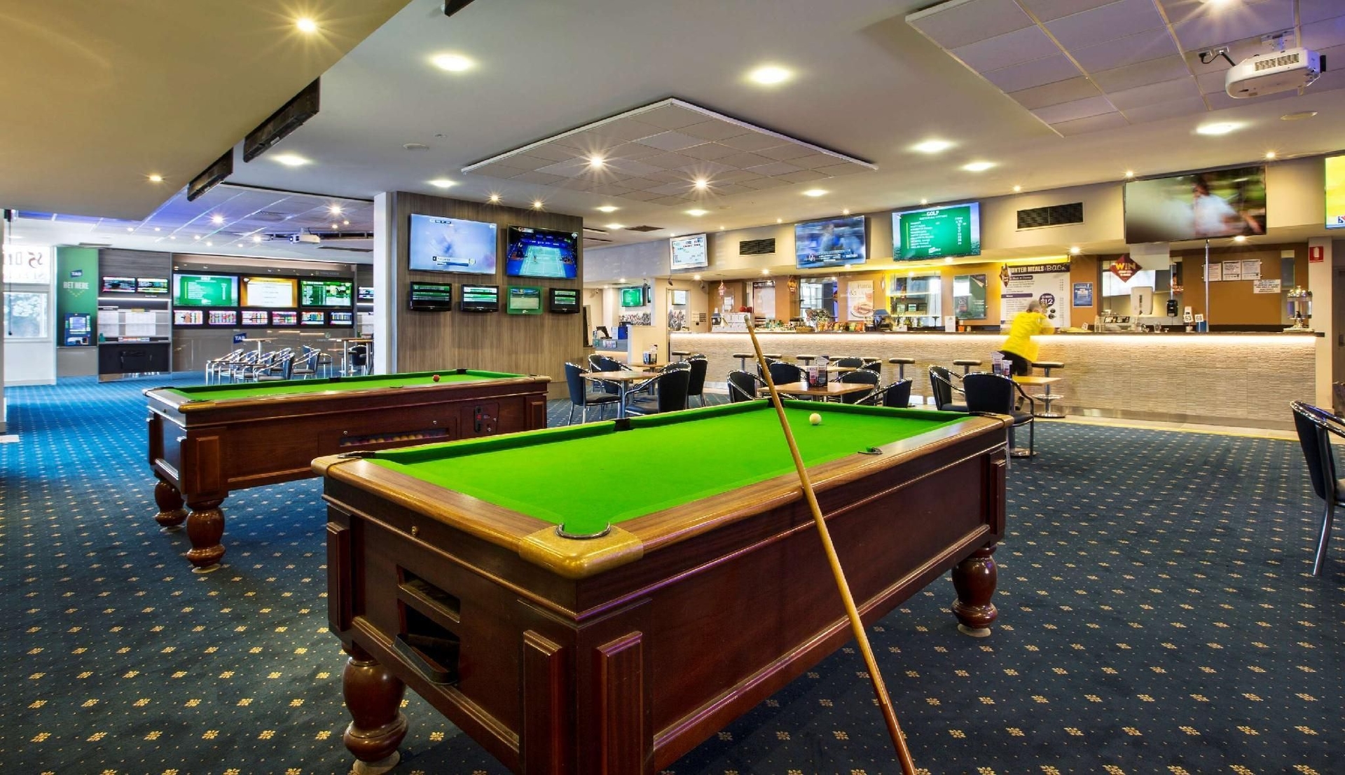 Nightcap at St Albans Hotel1