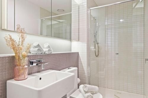 อพาร์ตเมนต์ 2 ห้องนอน 1 ห้องน้ำส่วนตัว ขนาด 56 ตร.ม. – แมคคลาวด์ (Modern 2BR Apartment Near to Southern Cross)4