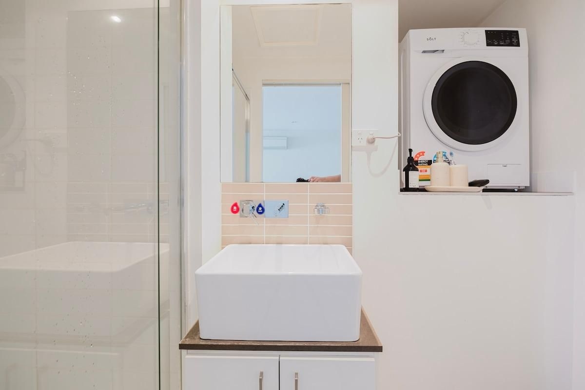 อพาร์ตเมนต์ 2 ห้องนอน 1 ห้องน้ำส่วนตัว ขนาด 70 ตร.ม. – อื่นๆ (Urban Elegance in the Heart of Melbourne)4