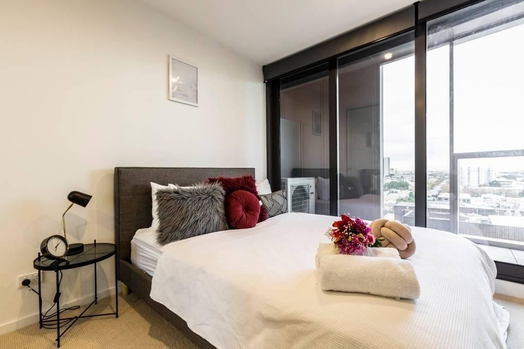 Southbank Brand New Waterview Apartment!1