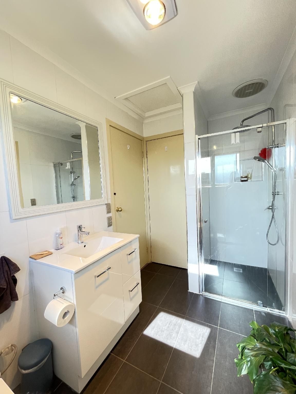 Lemon room close to station, gym, airport3