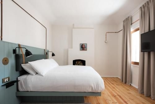 Warders Hotel Fremantle2