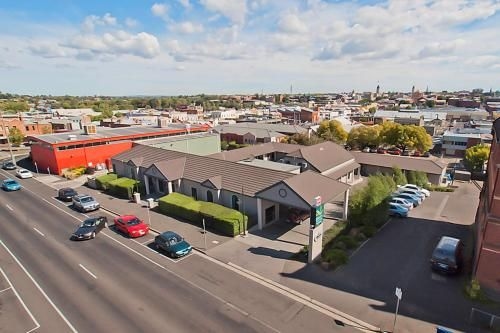 The Menzies Ballarat0