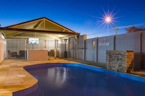 Oasis Motel1