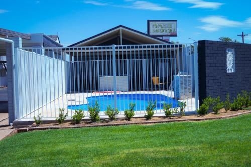 Oasis Motel0
