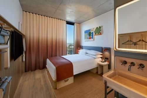 Moxy Sydney Airport2