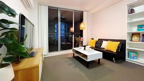 MetaWise 2BR Apartment in Heart of Hurlstone Park2