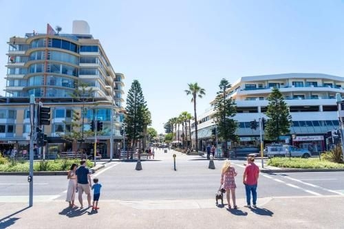 Edward Escape New Listing Short Walk to Beach1