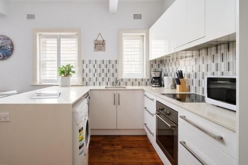Edward Escape New Listing Short Walk to Beach3