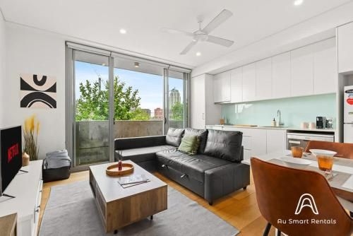 Central stylish 1 bedroom with balcony and air-con2